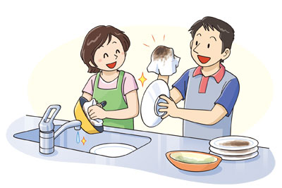 台所で食器を洗おうとしている男女。洗う前に皿やフライパンの汚れを紙でふき取っている。