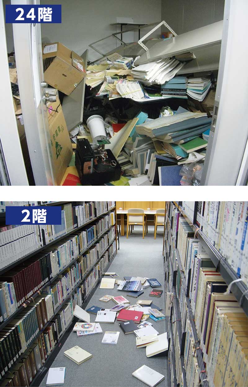 写真：東京都内の同じビルにおける低層階と高層階の被害状況。24階では棚が倒れ、棚の中の物が床に落ちて散乱している。2階では棚は倒れておらず、棚の中の書類が少し落ちた程度。